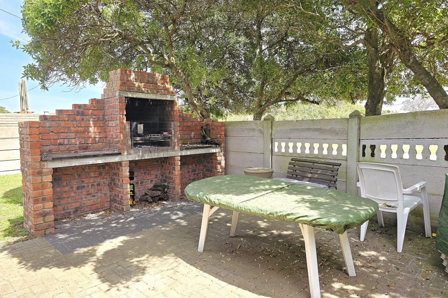 5 Bedroom Property for Sale in Paradise Beach Eastern Cape